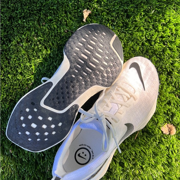 Nike womens ZOOM X invincible run 3 size 10.5. Worn 3 times. EUC - Picture 12 of 12